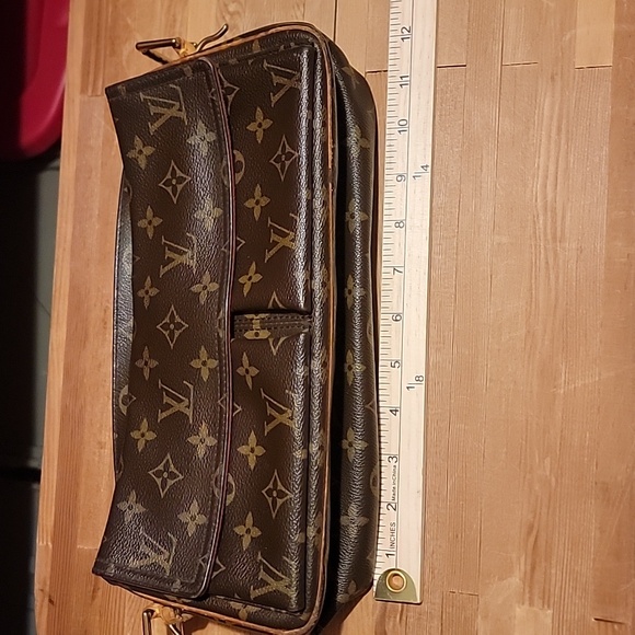 Authentic LOUIS VUITTON Monogram Viva-Cite MM - Picture 16 of 16